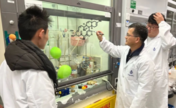 香港科技大学研究人员开发出崭新方法合成炭疽霉素，刷新全球最高产量纪录，有助研发针对超级细菌的强效抗生素
